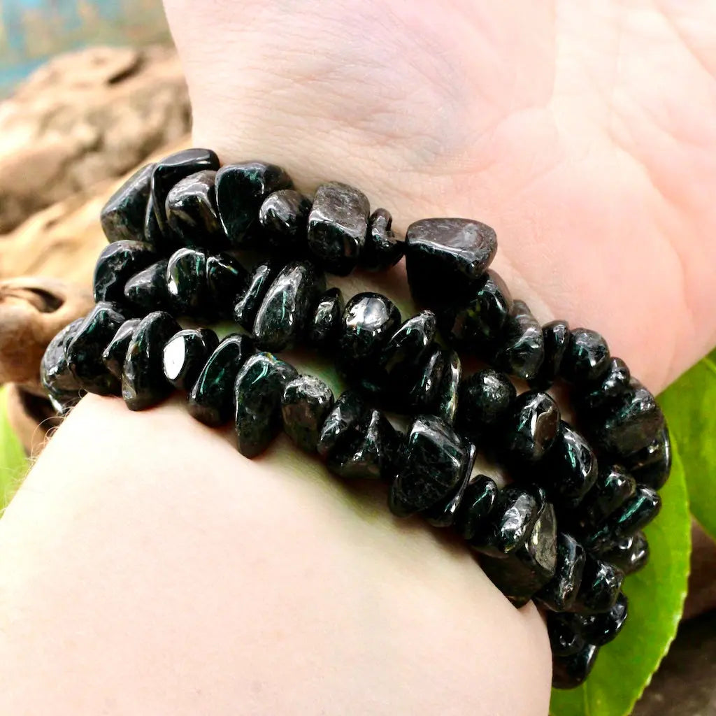 Nuummite Chip Bracelet